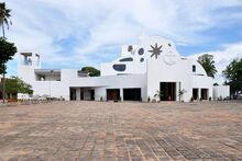 চিত্র:Parumala Church.jpg