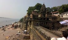 চিত্র:Fort of maheshwar.jpg