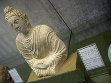 চিত্র:Kabul Museum statue2.jpg