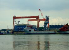 চিত্র:Cochin Ship Yard Cranes.JPG