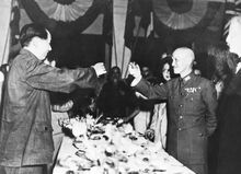 চিত্র:1945 Mao and Chiang.jpg