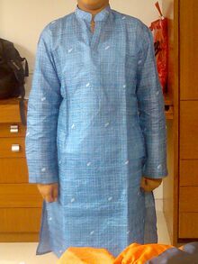চিত্র:Blue khadi kurta.jpg