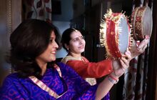 চিত্র:KarvaChauthMoon1.jpg